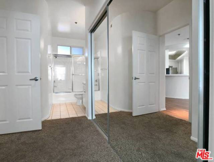 2 Bed Home to Rent in Studio City, California