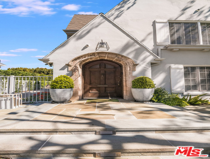 5 Bed Home for Sale in Los Angeles, California