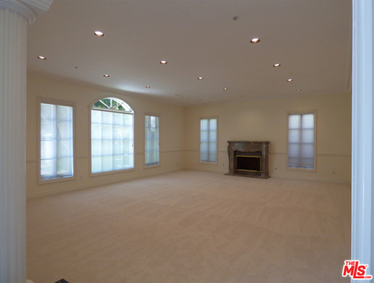 5 Bed Home to Rent in Beverly Hills, California