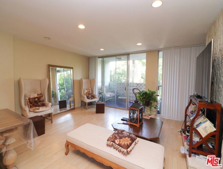 2 Bed Home to Rent in Beverly Hills, California