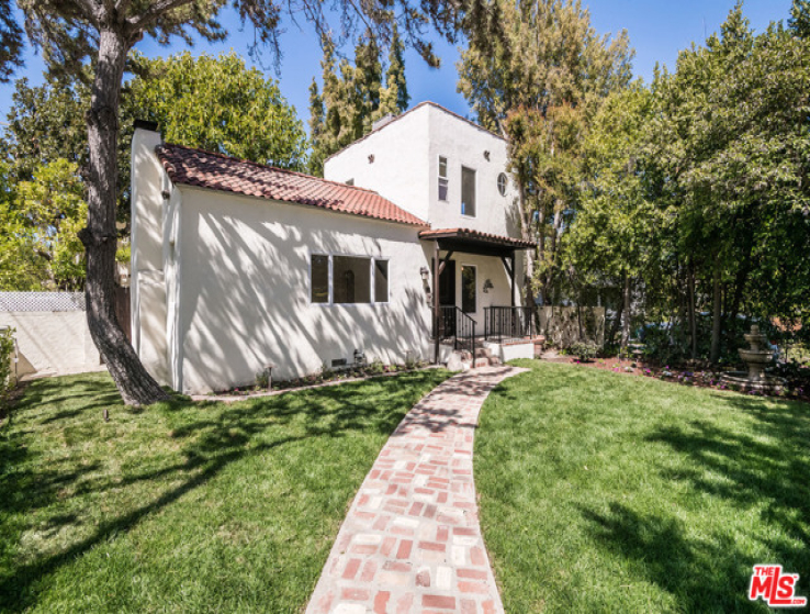 4 Bed Home to Rent in Studio City, California