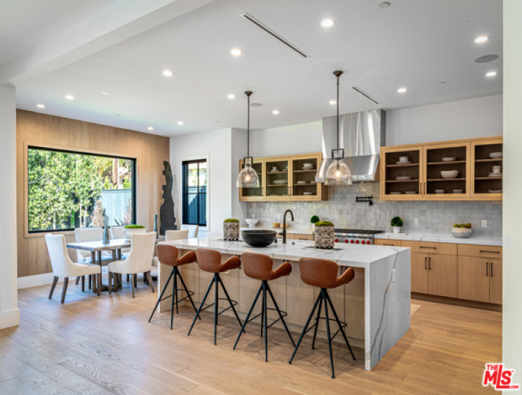 6 Bed Home for Sale in Studio City, California