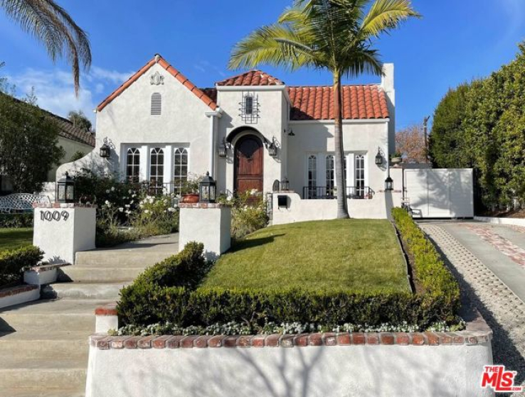 5 Bed Home for Sale in Los Angeles, California