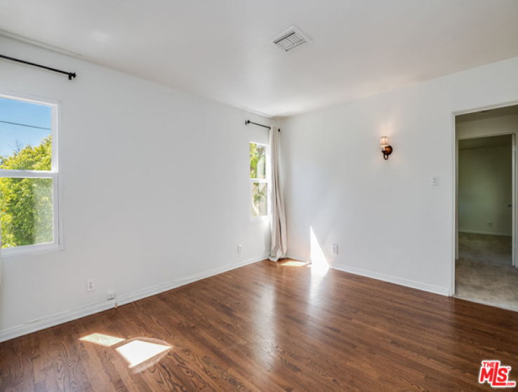 4 Bed Home to Rent in Studio City, California