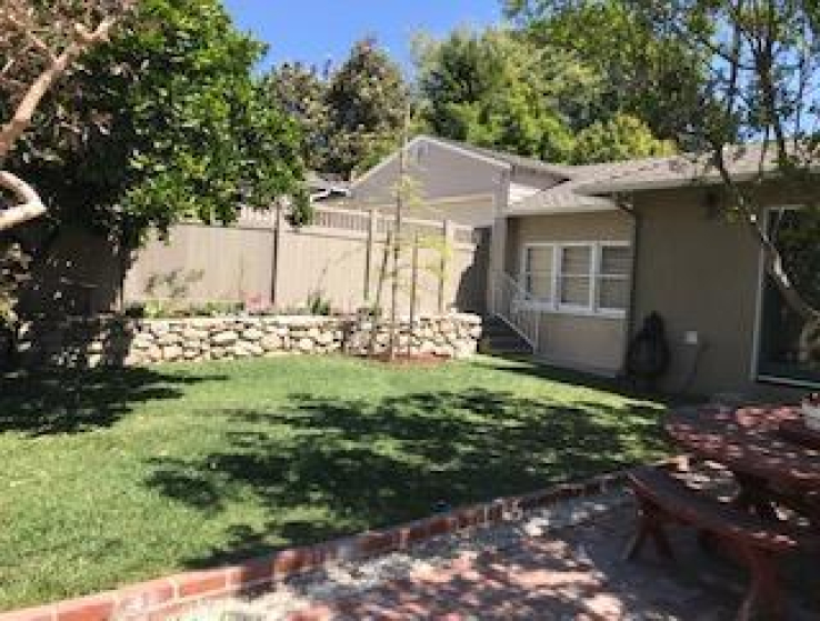 3 Bed Home to Rent in La Crescenta, California