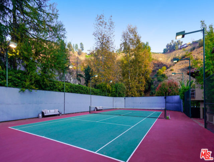 7 Bed Home for Sale in Los Angeles, California