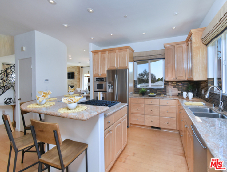 4 Bed Home for Sale in Santa Monica, California