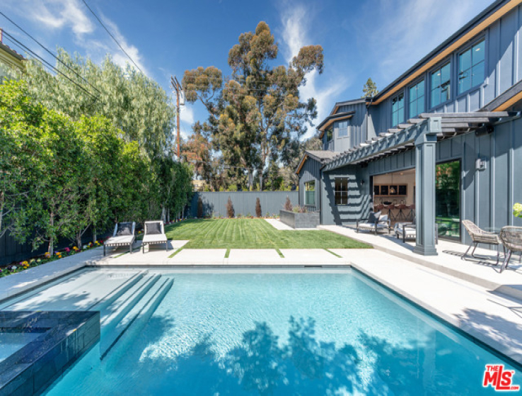 6 Bed Home for Sale in Studio City, California