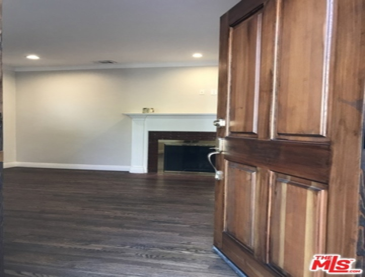 3 Bed Home to Rent in Studio City, California