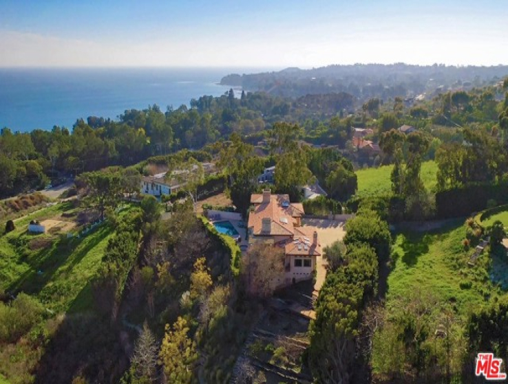 5 Bed Home for Sale in Malibu, California