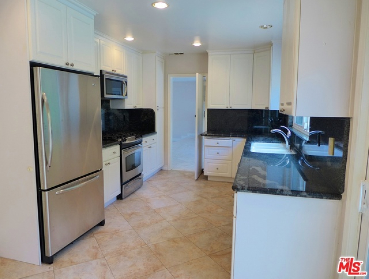 4 Bed Home to Rent in Beverly Hills, California