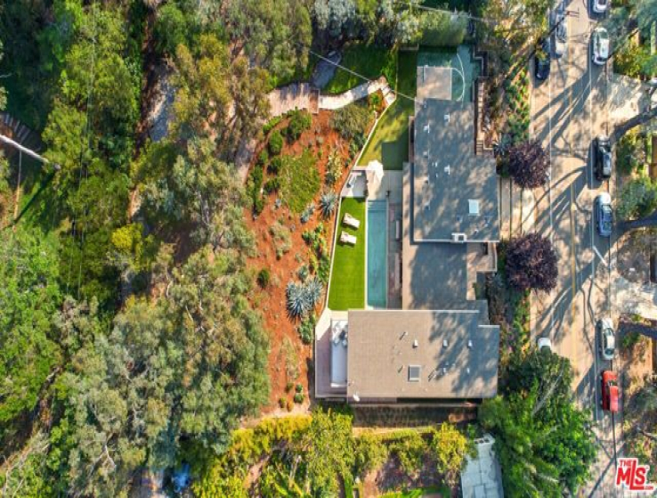 5 Bed Home for Sale in Los Angeles, California