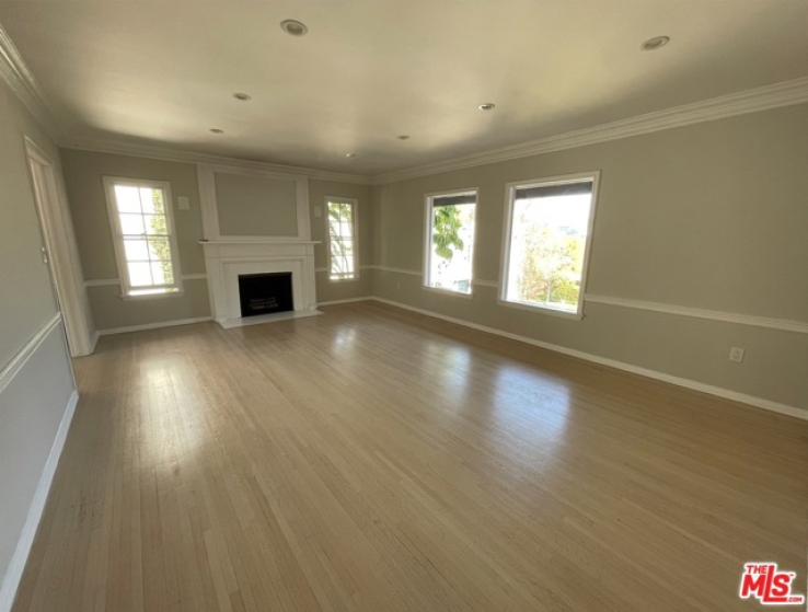 2 Bed Home to Rent in Beverly Hills, California