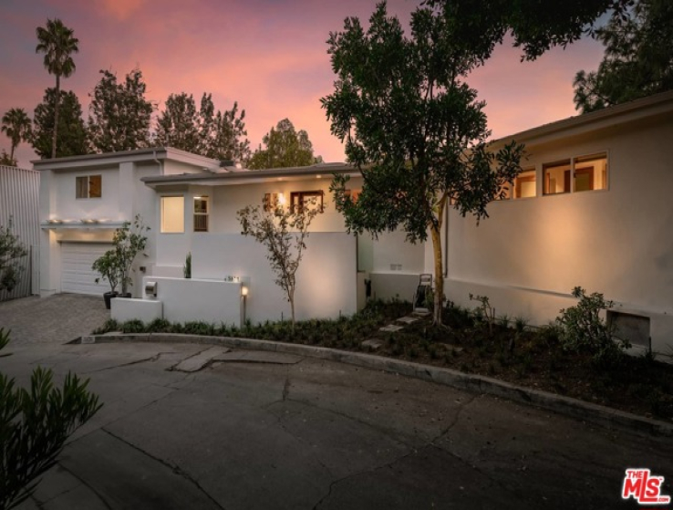 3 Bed Home for Sale in Los Angeles, California