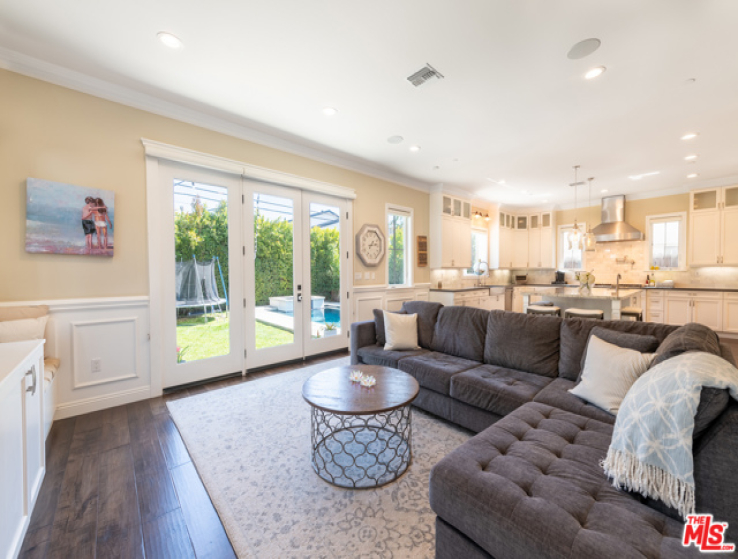 5 Bed Home for Sale in Studio City, California