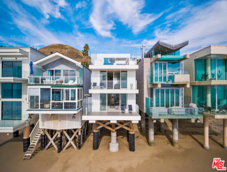 4 Bed Home to Rent in Malibu, California