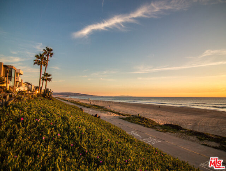 2 Bed Home to Rent in Manhattan Beach, California