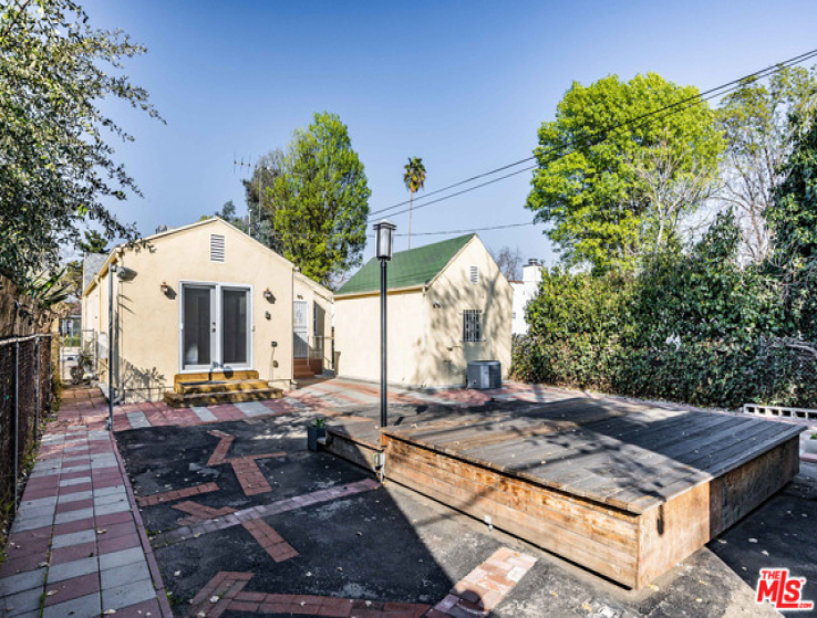 3 Bed Home to Rent in North Hollywood, California