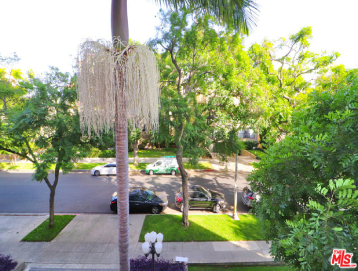 2 Bed Home to Rent in Beverly Hills, California