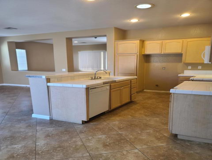 4 Bed Home to Rent in Desert Hot Springs, California