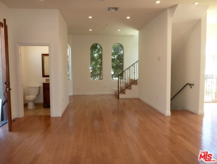 3 Bed Home to Rent in Los Angeles, California