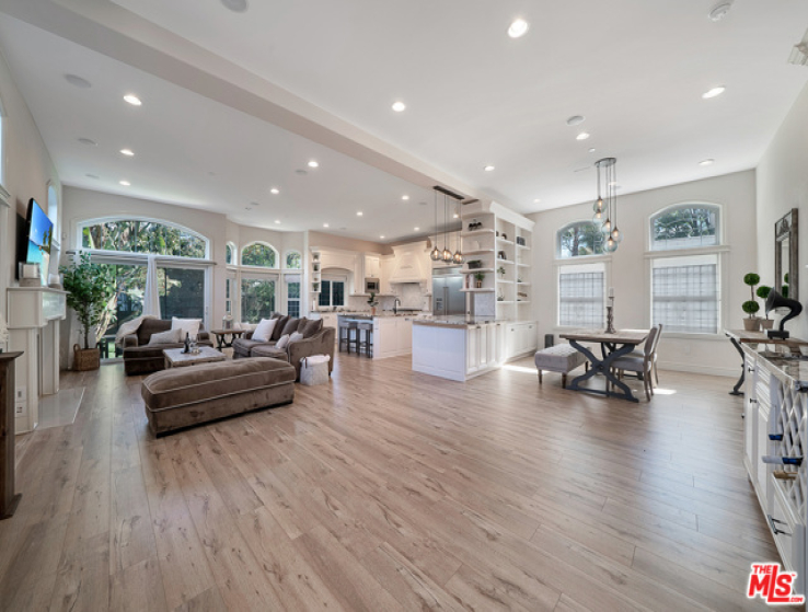 5 Bed Home for Sale in Los Angeles, California