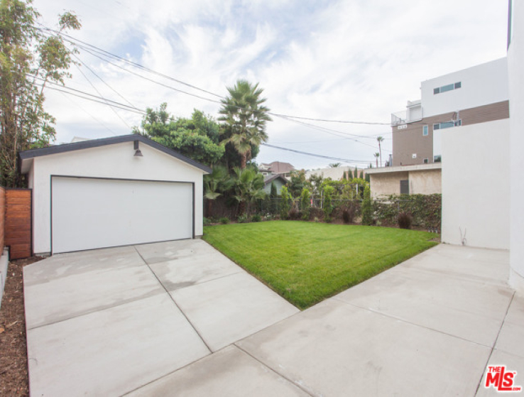 6 Bed Home for Sale in Los Angeles, California