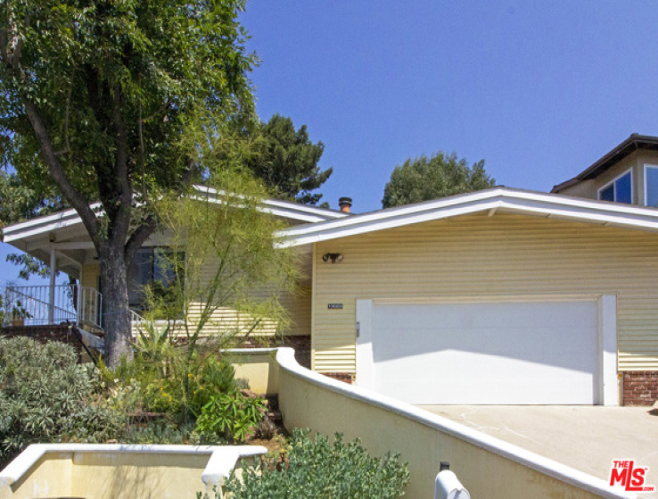 3 Bed Home to Rent in Glendale, California