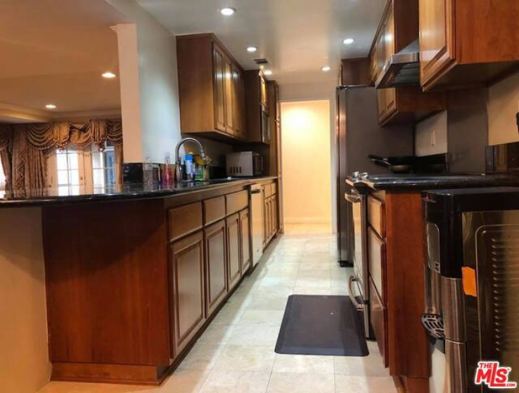 2 Bed Home to Rent in Beverly Hills, California