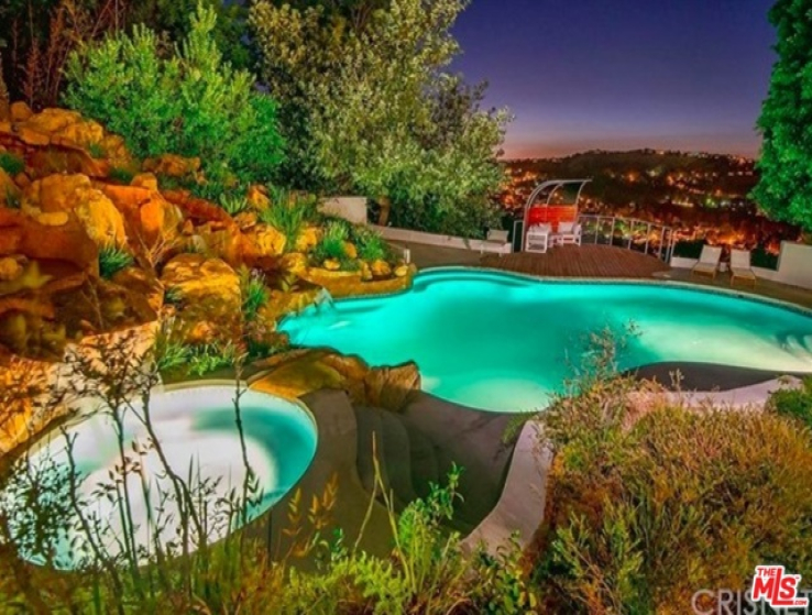 8 Bed Home for Sale in Calabasas, California