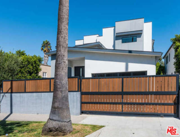 7 Bed Home to Rent in Los Angeles, California