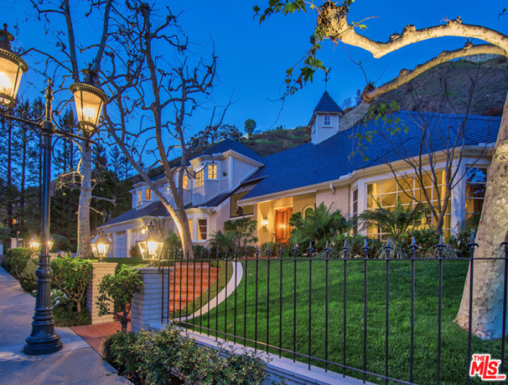 7 Bed Home for Sale in Los Angeles, California