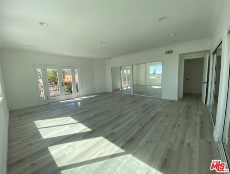 5 Bed Home to Rent in Los Angeles, California