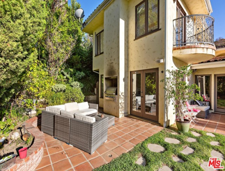 5 Bed Home for Sale in Studio City, California