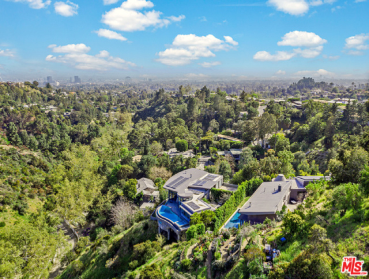 6 Bed Home for Sale in Los Angeles, California