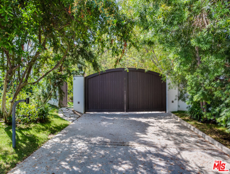 7 Bed Home for Sale in Beverly Hills, California