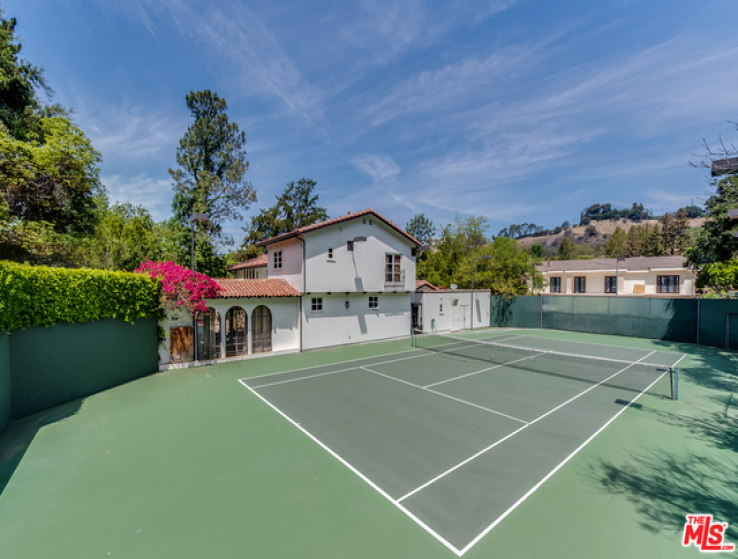 7 Bed Home for Sale in Beverly Hills, California