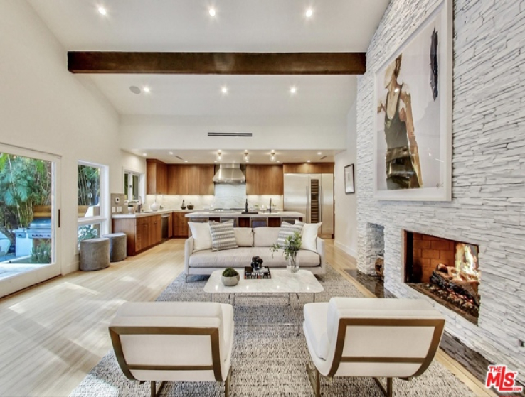 6 Bed Home for Sale in Studio City, California