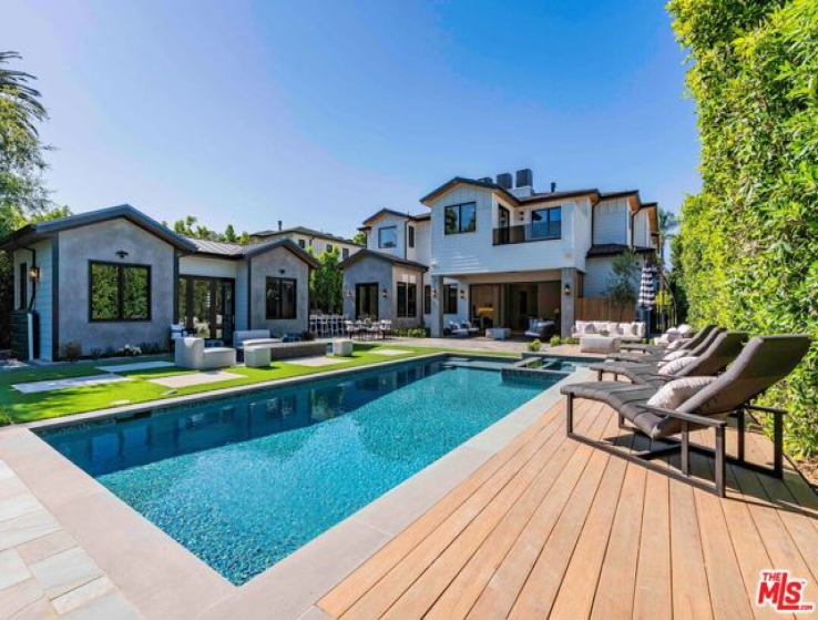 5 Bed Home for Sale in Studio City, California