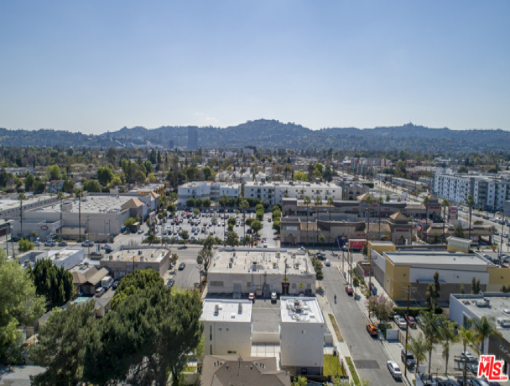 3 Bed Home to Rent in North Hollywood, California