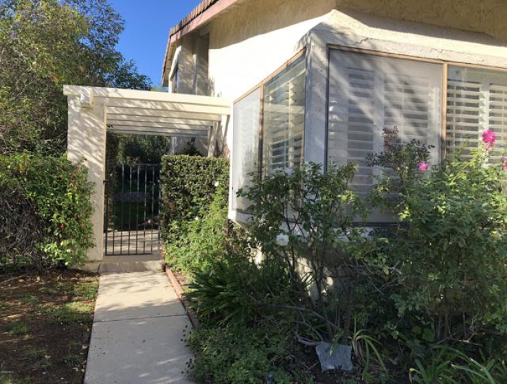 4 Bed Home to Rent in Calabasas, California