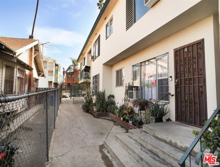  Income Home for Sale in Los Angeles, California