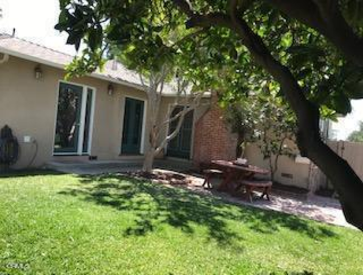 3 Bed Home to Rent in La Crescenta, California