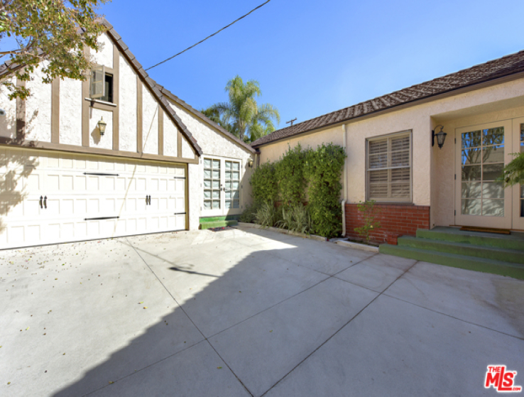 3 Bed Home to Rent in Glendale, California