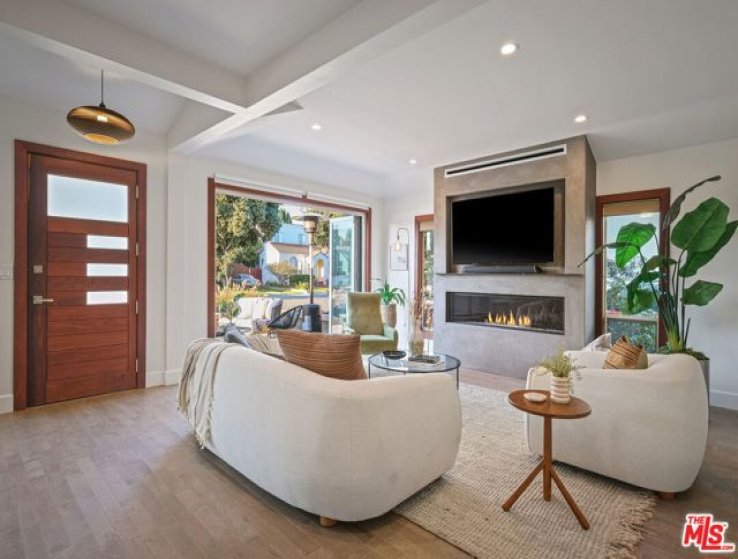 4 Bed Home for Sale in Santa Monica, California