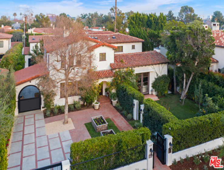 6 Bed Home to Rent in Beverly Hills, California