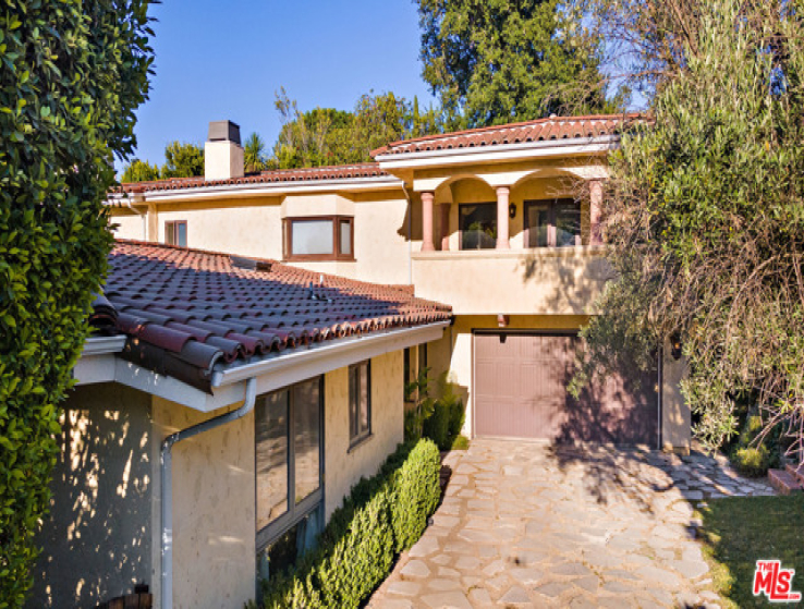 5 Bed Home for Sale in Studio City, California