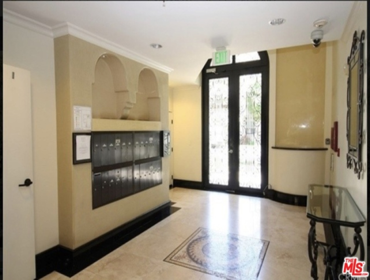 2 Bed Home to Rent in Studio City, California