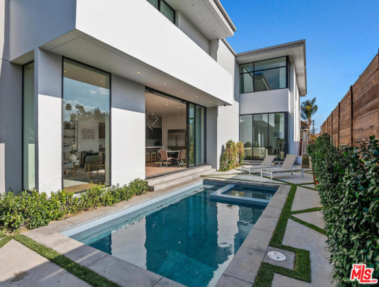 5 Bed Home for Sale in Los Angeles, California