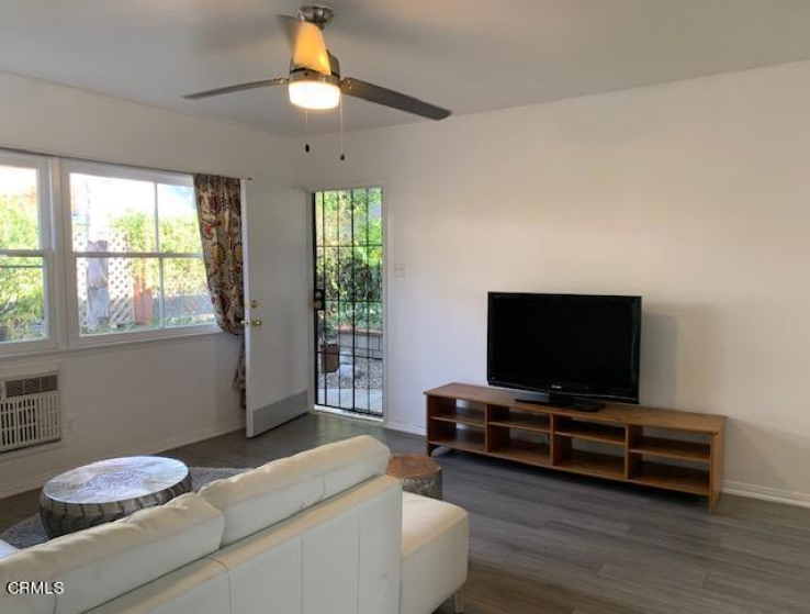 3 Bed Home to Rent in Altadena, California